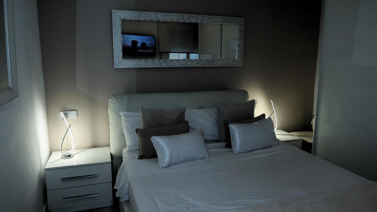 Entire Apartment , 2 Bedrooms Newly Remodeled Center Sitges Barcelona Esterno foto