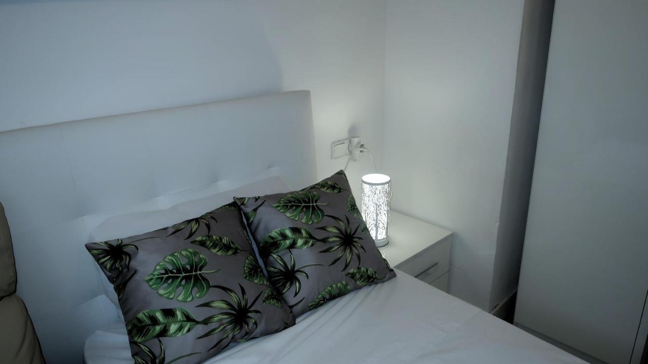 Entire Apartment , 2 Bedrooms Newly Remodeled Center Sitges Barcelona Esterno foto